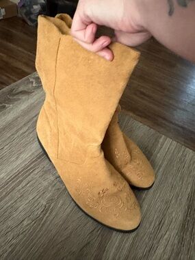 Women's Suede Embroidered Ankle Boots in Mustard